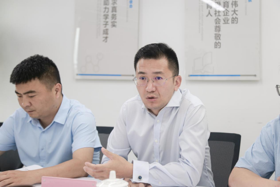 四川省專(zhuān)家張藜山博士一行到訪(fǎng)學(xué)會(huì)共謀教育創(chuàng)新與合作共贏