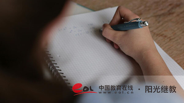 如何選擇成人高考的報(bào)名院校？去哪里了解信息？