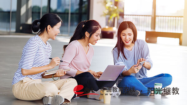 嘉興正規(guī)的成人高考報名地點(diǎn)在哪里？適合哪些人報考？