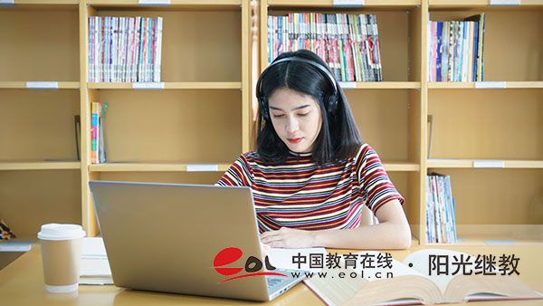 泉州成人高考的報(bào)名時(shí)間是多久？專業(yè)該怎樣挑選？